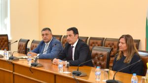 Експерти на НОИ консултират по осигурителни въпроси българи, живеещи в Испания и Германия