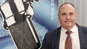 Швейцарски травъл блогъри отключват “вълшебния блясък” на минералите на Юнан