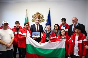 Пекин издава най-висока тревога за дъждовна буря
