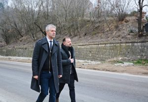 Китайските фирми бързат да се включат в манията по роботакси с модели с изкуствен интелект · TechNode