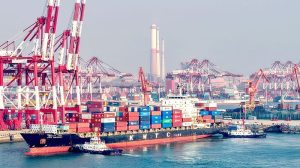 Плакати: Китайската външна търговия достига рекордно високо
