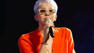 Хонконгската жена губи 180 000 долара в K-поп звезда G-Dragon Concert билет за билет