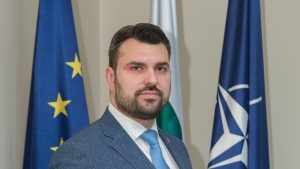 Министър Георгиев пред медии в парламента