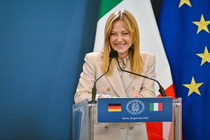 Преустроена ли е тази фреска, за да прилича на Мелони? Премиерът на Италия казва, че не е ангел