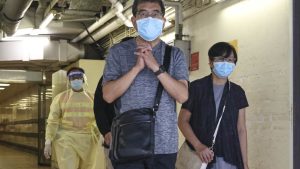 Преподобният Дерек Ли, баща на ранения танцьор от Хонконг Mirror Мо Ли, почина