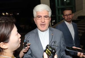 „Неидентифициран самолет“ удари корейски товарен кораб в Ормуз в понеделник: Сеул